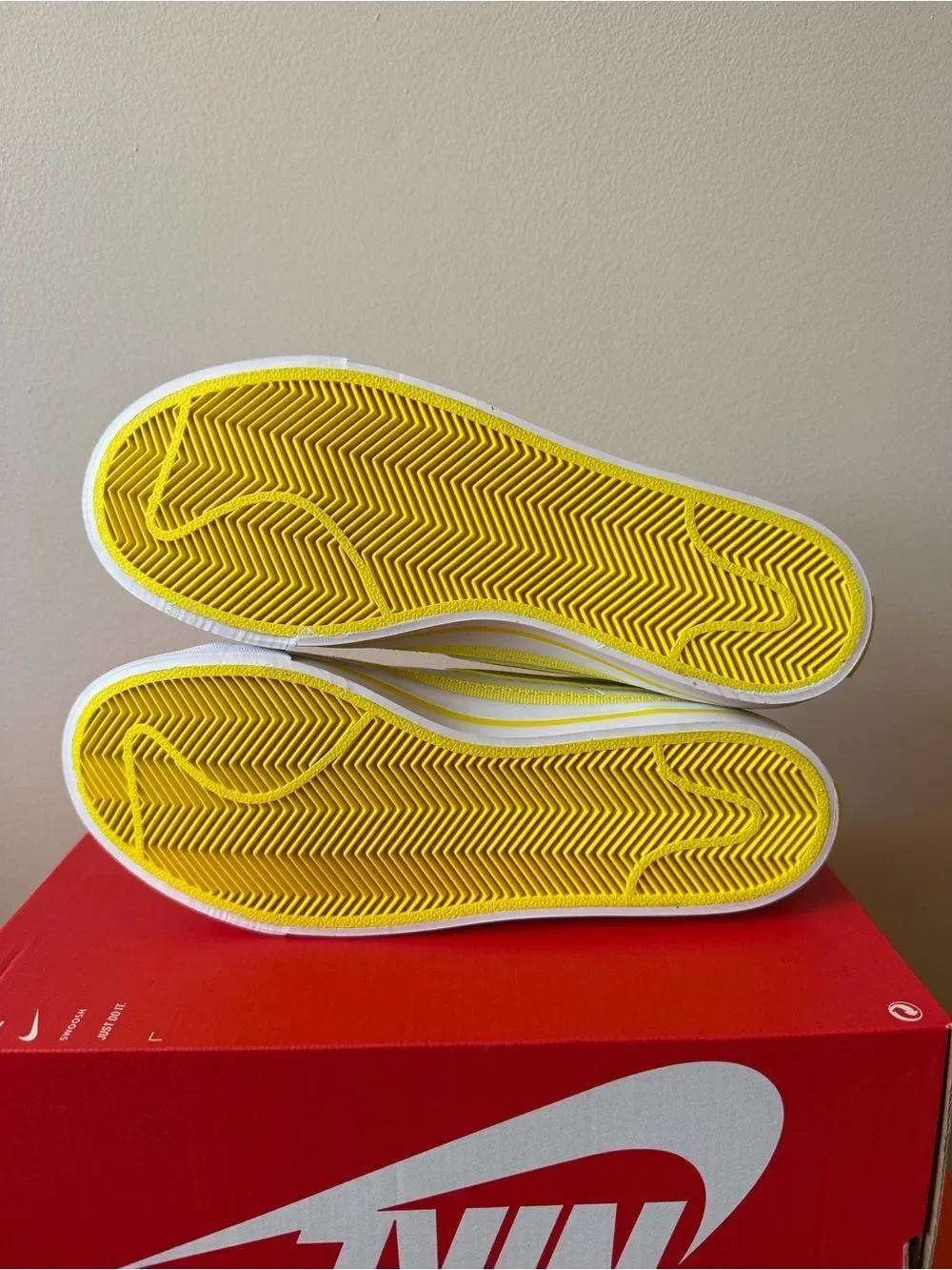 Nike Court Legacy GS Summit White Yellow DA5380-119 Size 6Y